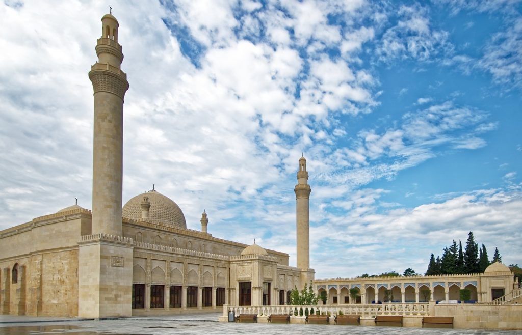 Góry, zamki i meczety. Co warto zwiedzić w Azerbejdżanie?
