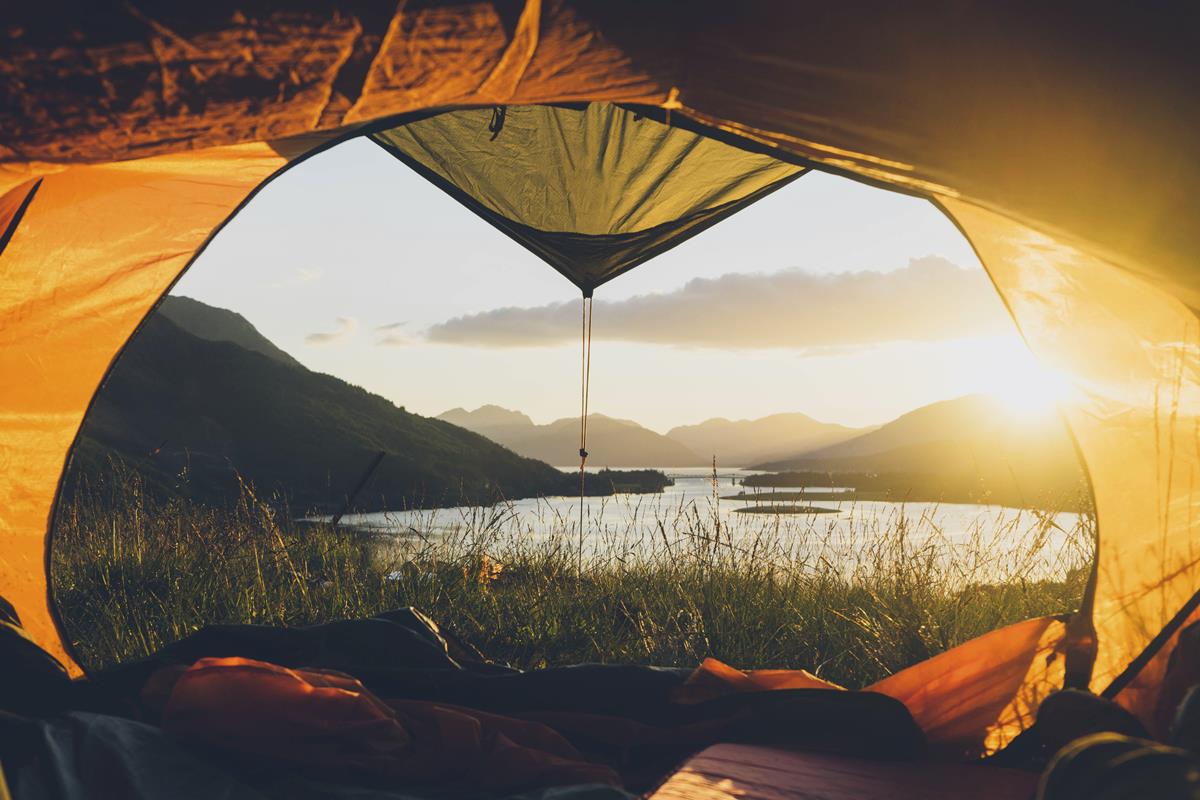 Wyprawa pod namiot – sposób na niezapomniany urlop