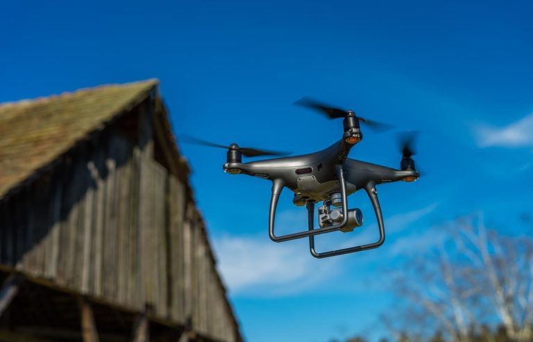 Jak nauczyć się bezpiecznego pilotowania drona