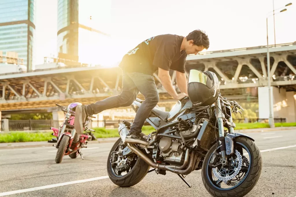 Spodnie na motocykl – czy są potrzebne?