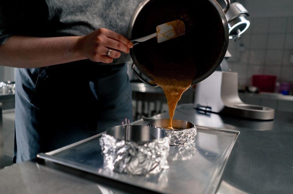 Jakie pudełka do żywności w restauracji? Aluminium, papier czy coś innego?