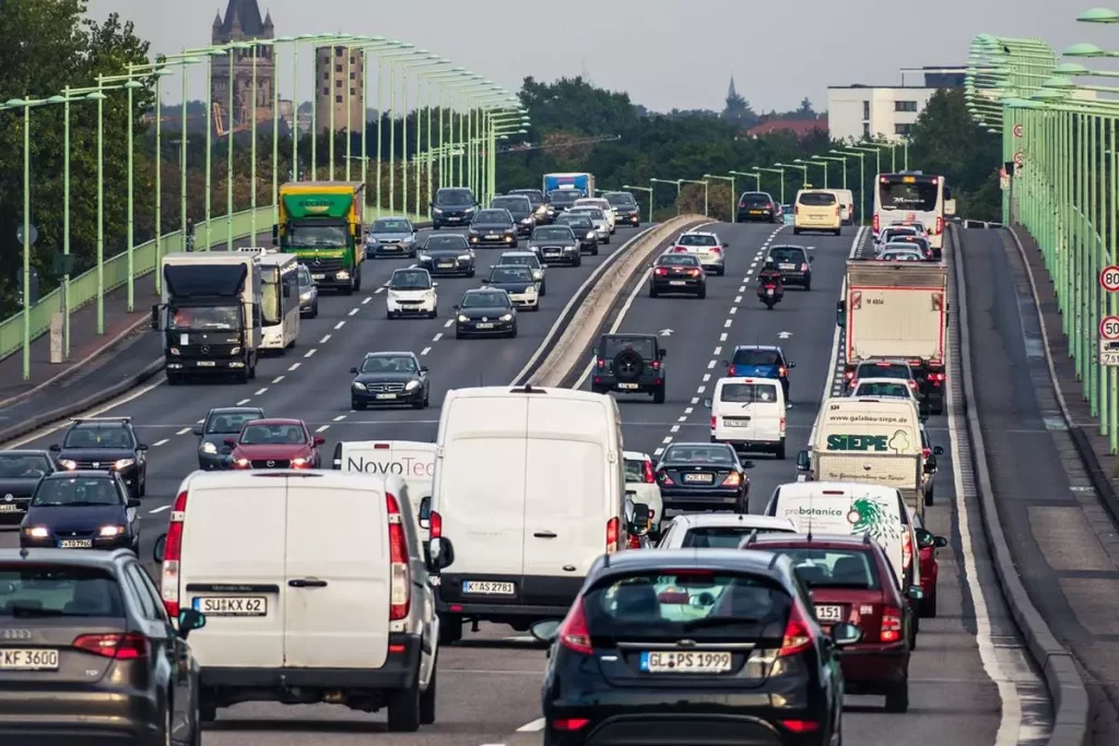 Naprawy gwarancyjne i pogwarancyjne pojazdów ciężarowych: Co powinieneś wiedzieć?